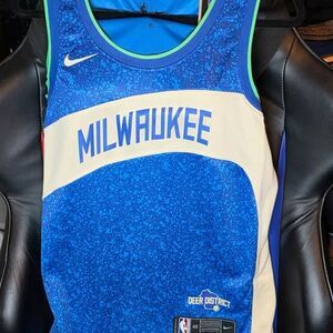Milwaukee Bucks Mens Small City Edition Team Jersey